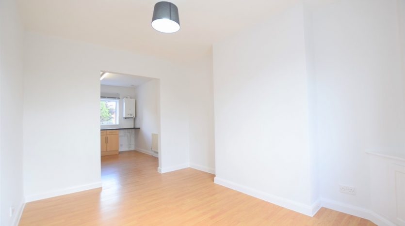 1 Bedroom Flat To Rent in Eastern Avenue, Newbury Park, IG2 