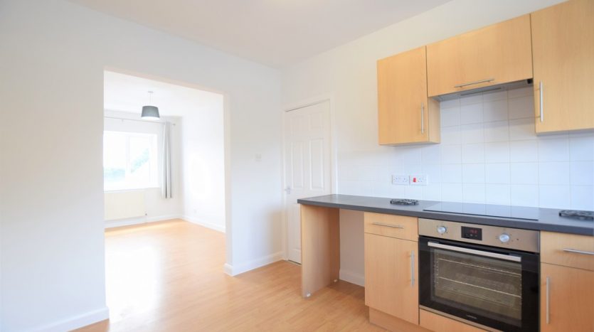 1 Bedroom Flat To Rent in Eastern Avenue, Newbury Park, IG2 