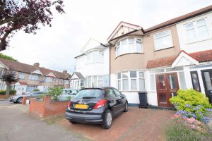 3 bedroom Houses to rent in Selwyn Avenue Ilford