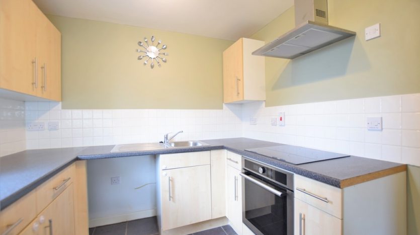2 Bedroom Apartment To Rent in Royal Crescent, Newbury Park, IG2 