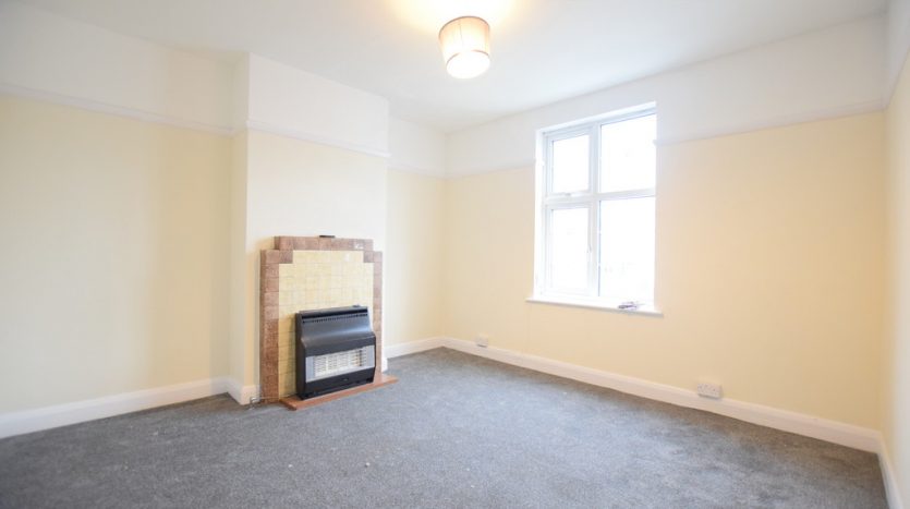 2 Bedroom Flat To Rent in Clayhall Avenue, Clayhall, IG5 