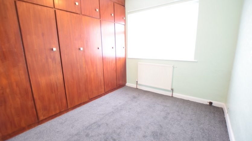 2 Bedroom Maisonette To Rent in Fullwell Avenue, Ilford, IG5 