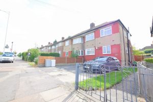 2 bedroom Apartments to rent in Fullwell Avenue Ilford