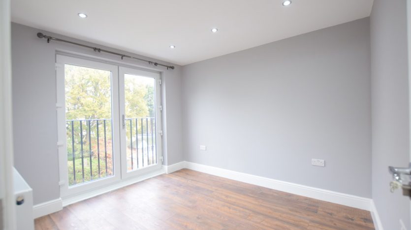 5 Bedroom End Terraced House To Rent in Gantshill Crescent, Gants Hill, IG2 