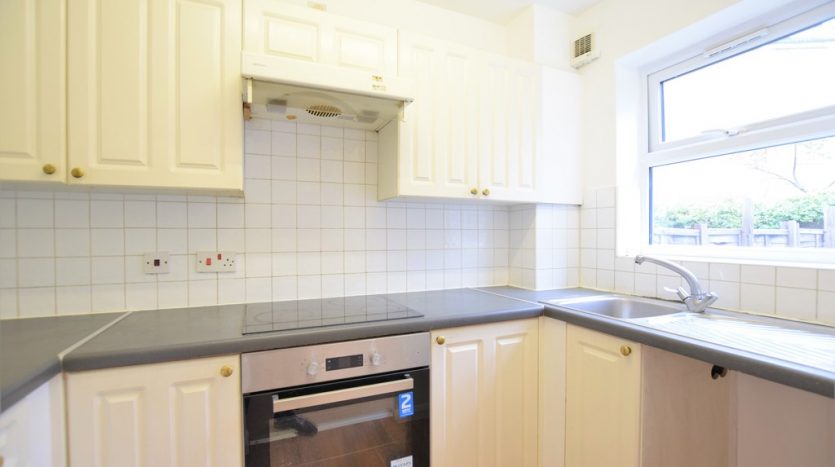 2 Bedroom Mid Terraced House To Rent in Westferry Road, Canary Wharf, E14 