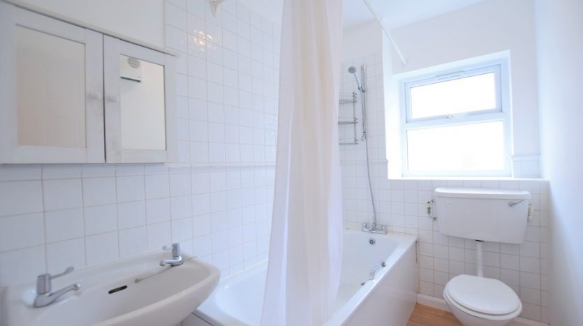 2 Bedroom Mid Terraced House To Rent in Westferry Road, Canary Wharf, E14 