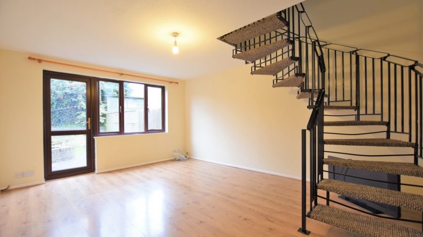 2 Bedroom Mid Terraced House For Sale in Claire Place, Canary Wharf, E14 