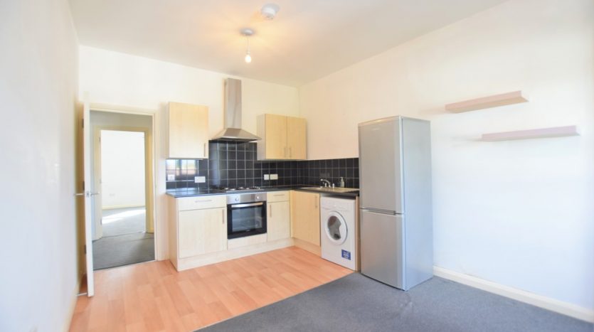 1 Bedroom Flat To Rent in High Street, Ilford, IG6 