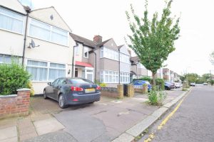 3 bedroom Houses to rent in Inverness Drive Hainault