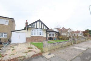 3 bedroom Bungalows to rent in Berkeley Avenue Ilford