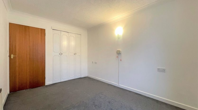 1 Bedroom Flat To Rent in Beehive Lane, Ilford, IG4 