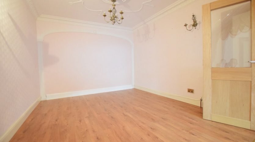 4 Bedroom Mid Terraced House For Sale in Wanstead Lane, Ilford, IG1 