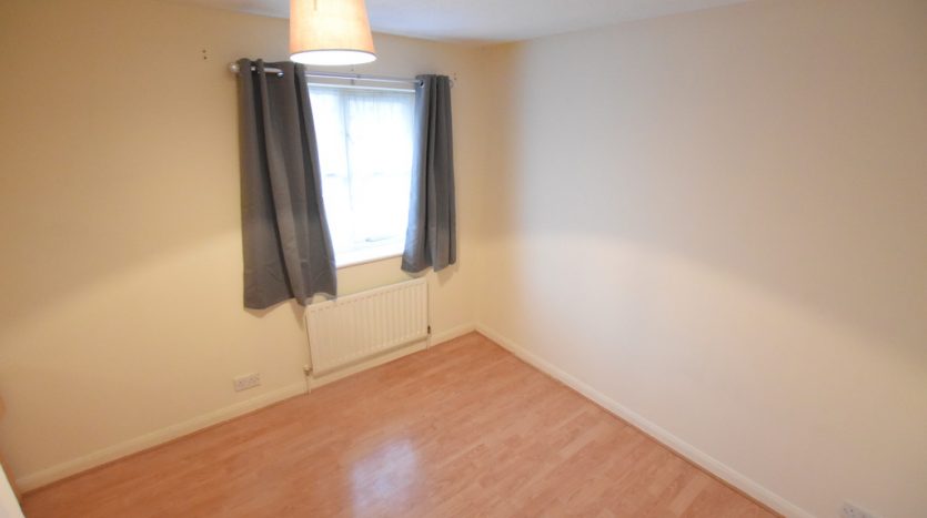 2 Bedroom Mid Terraced House To Rent in Heathfield Park Drive, Romford, RM6 