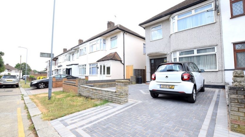 3 Bedroom End Terraced House To Rent in Franklyn Gardens, Hainault, IG6 