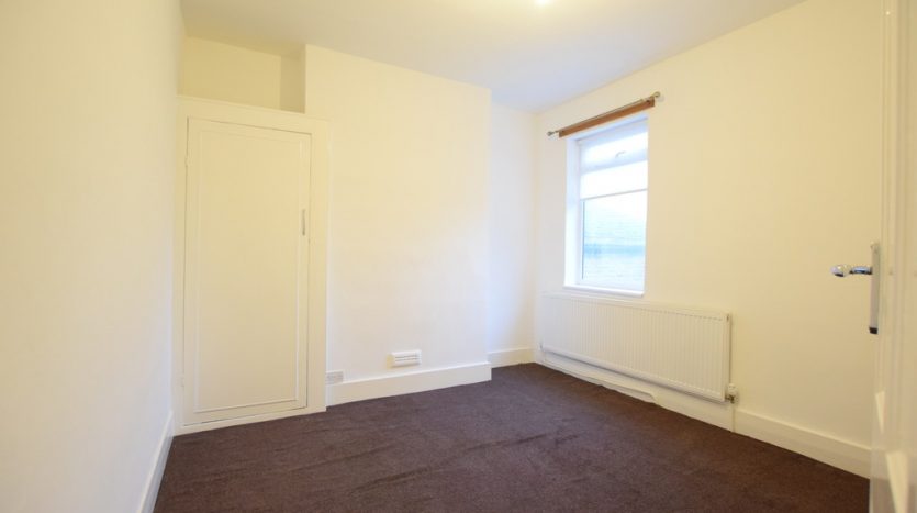 4 Bedroom Mid Terraced House To Rent in Balfour Road, Ilford, IG1 