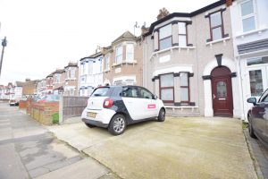 4 bedroom Houses to rent in Balfour Road Ilford