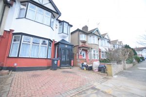 3 bedroom Houses to rent in Studley Drive Ilford