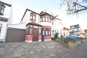 3 bedroom Houses to rent in Stonehall Avenue Ilford