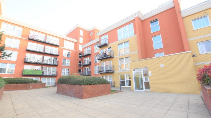 1 Bedroom Apartment To Rent in Monarch Way, Ilford, IG2 