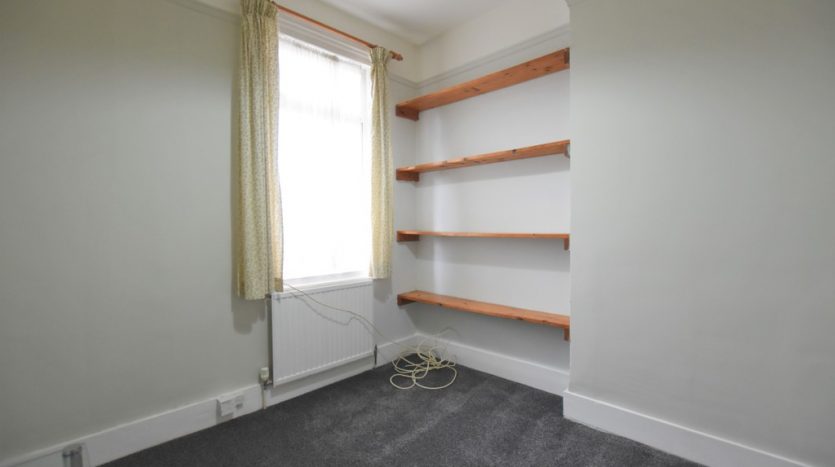 4 Bedroom Mid Terraced House To Rent in Kimberley Avenue, Ilford , IG2 