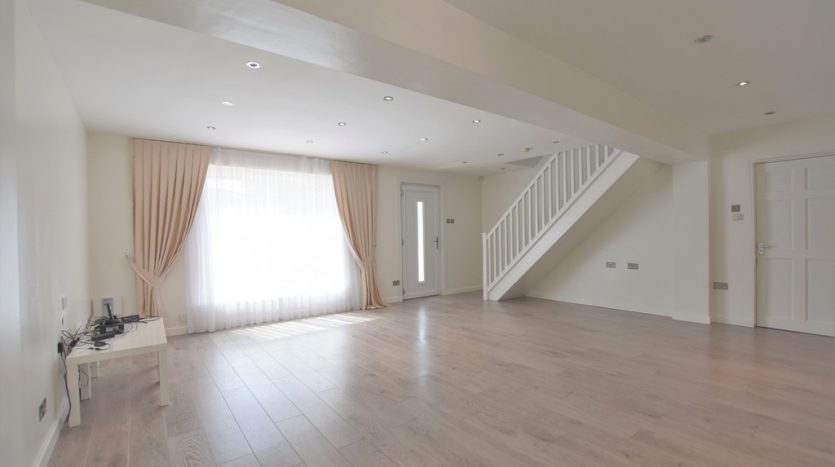 3 Bedroom Semi-Detached House To Rent in Huntsman Road, Hainault, IG6 