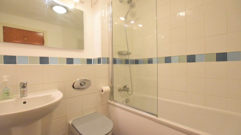 2 Bedroom Apartment To Rent in Saunders Ness Road, Canary Wharf, E14 