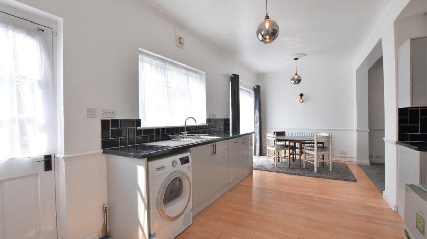5 Bedroom End Terraced House To Rent in Roll Gardens, Ilford, IG2 