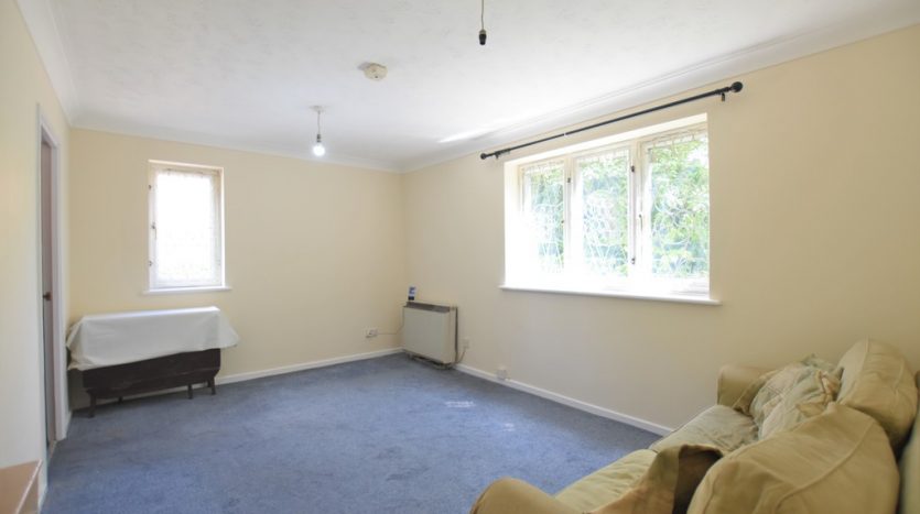 1 Bedroom Apartment To Rent in Pittman Gardens, Ilford, IG1 