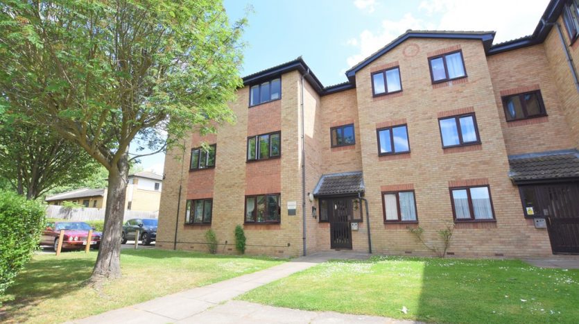 1 Bedroom Apartment To Rent in Pittman Gardens, Ilford, IG1 
