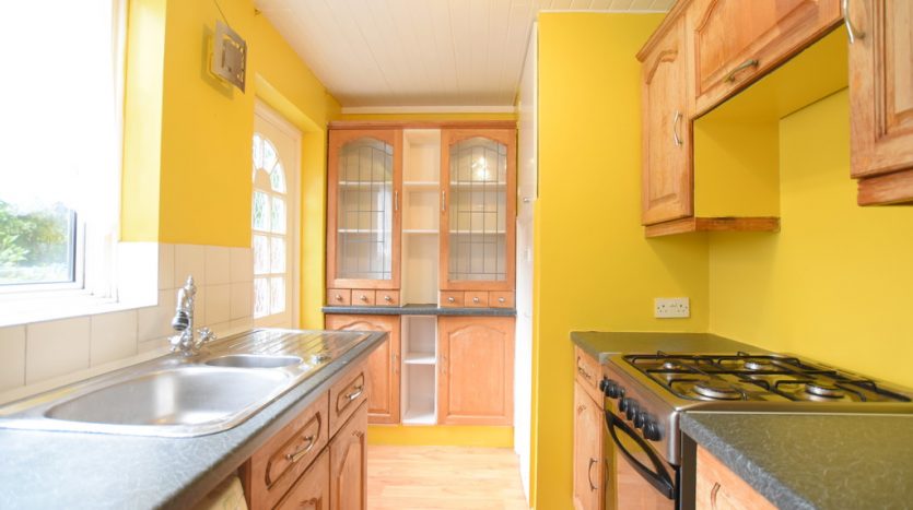 2 Bedroom Ground Floor Flat To Rent in Davids Way, Hainault, IG6 
