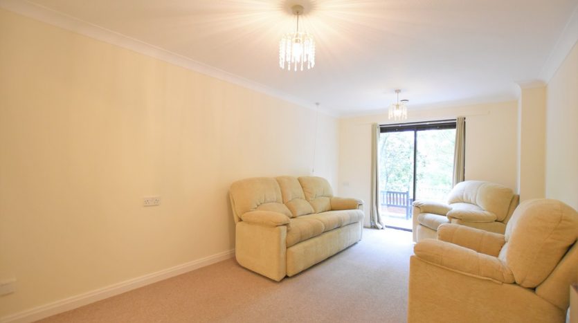 1 Bedroom Ground Floor Flat To Rent in Pittman Gardens, Ilford, IG1 