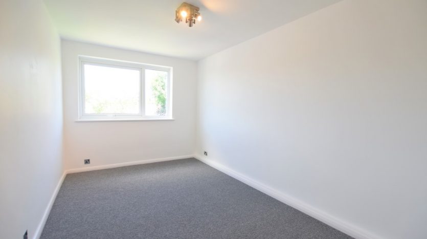 2 Bedroom Flat To Rent in Woodhaven Gardens, Barkingside, IG6 