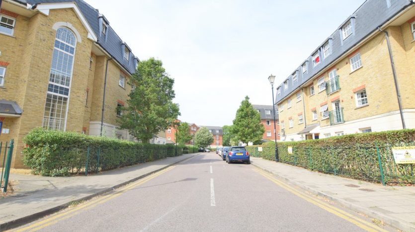 2 Bedroom Flat To Rent in Queensberry Place, Manor Park, E12 