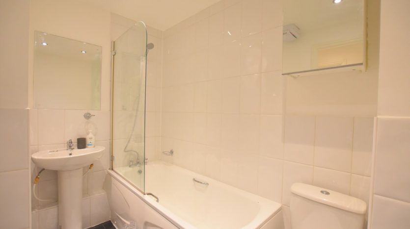 1 Bedroom Flat To Rent in Kidman Close, Romford, RM2 