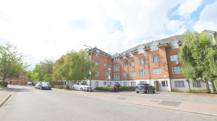 2 Bedroom Flat To Rent in Lavender Place, Ilford, IG1 