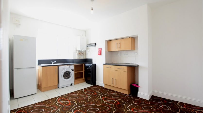 2 Bedroom Flat To Rent in Eastern Avenue, Ilford, IG2 