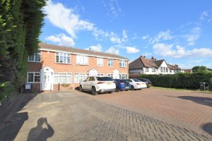 3 bedroom Houses to rent in Fencepiece Road Chigwell