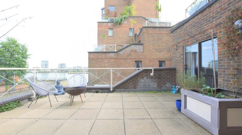 1 Bedroom Apartment For Sale in Cumberland Mills Square, Isle of Dogs, E14 