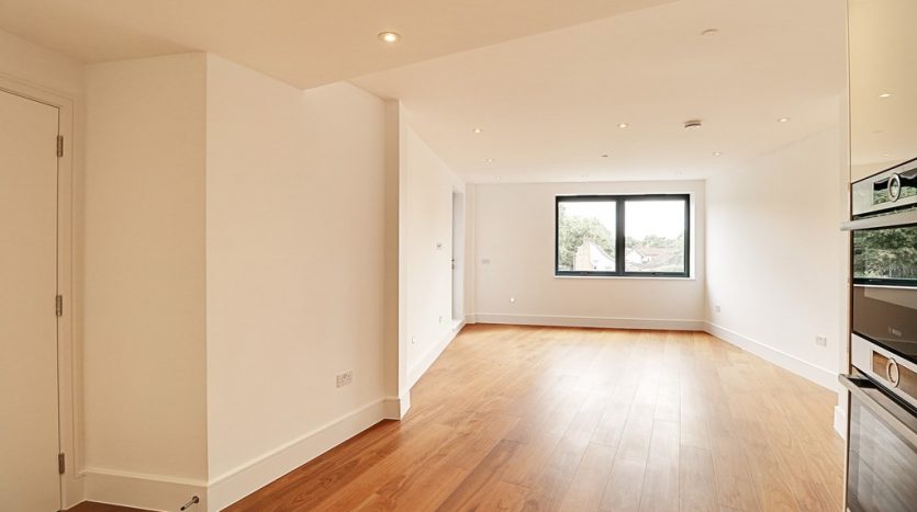 2 Bedroom Apartment To Rent in High Road, Chigwell, IG7 
