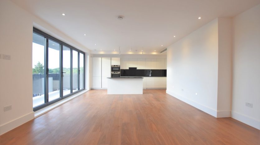 3 Bedroom Apartment To Rent in High Road, Chigwell, IG7 