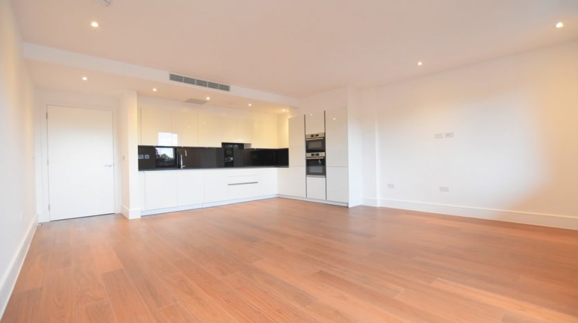 1 Bedroom Apartment To Rent in High Road, Chigwell, IG7 