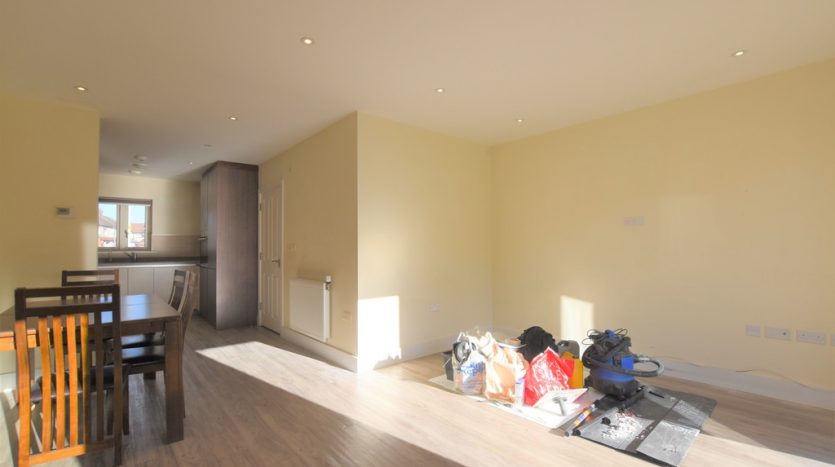 3 Bedroom Mid Terraced House To Rent in Tanners Lane, Ilford, IG6 