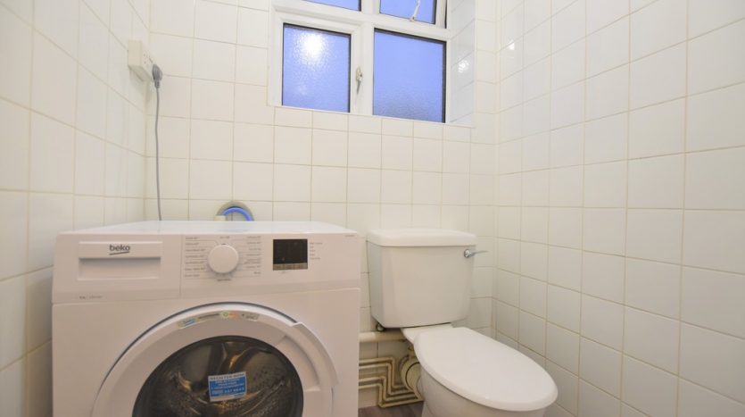 1 Bedroom Flat To Rent in High Street, Ilford, IG6 