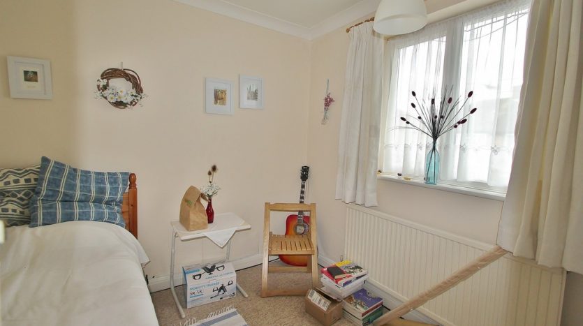 2 Bedroom Maisonette To Rent in Brunswick Gardens, Barkingside, IG6 