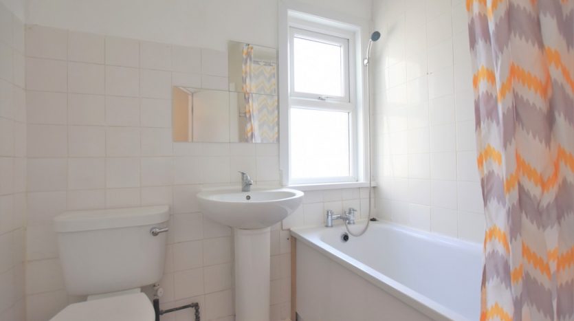 3 Bedroom Mid Terraced House To Rent in Sherrard Road, Manor Park, E12 