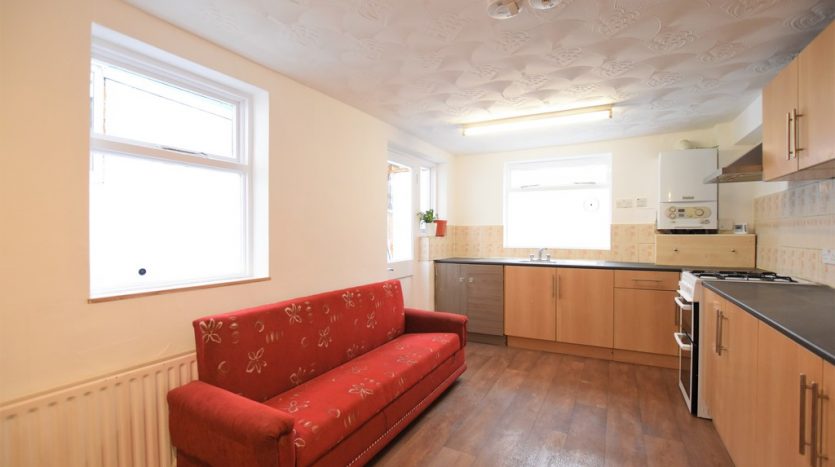 3 Bedroom Mid Terraced House To Rent in Sherrard Road, Manor Park, E12 