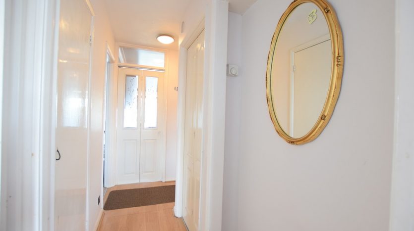 2 Bedroom Flat To Rent in St. Peters Close, Ilford, IG2 