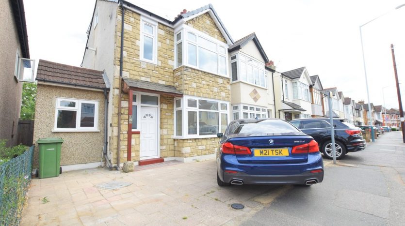 4 Bedroom Semi-Detached House To Rent in Heath Park Road, Romford, RM2 
