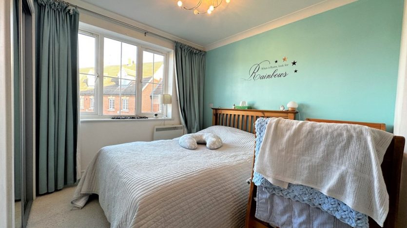 2 Bedroom Apartment To Rent in Genas Close, Barkingside, IG6 