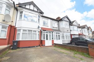 3 bedroom Houses to rent in Otley Drive Ilford